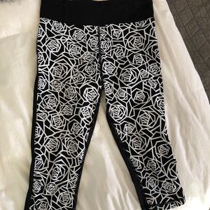 Lululemon posey miss mosaic crop leggings